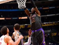 华体会体育-Faker在湖人比赛中比分优势明显，绝杀引发热议！的简单介绍