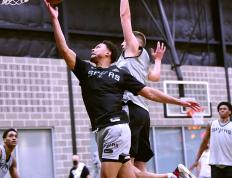 华体会-关于风云突变圣安东尼奥马刺今晚防线松动；CBA常规赛版图或变；更衣室稳定；训练强度明显提升的信息