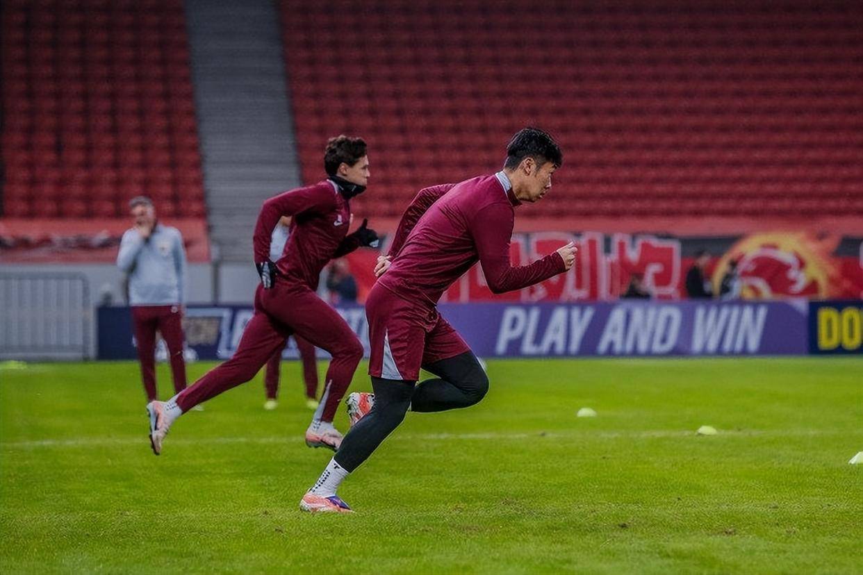 HTH-上海海港迎亚冠关键赛;今晨外线爆发;话题不断;团队化学反应显著(上海海港足球俱乐部亚冠最新消息)