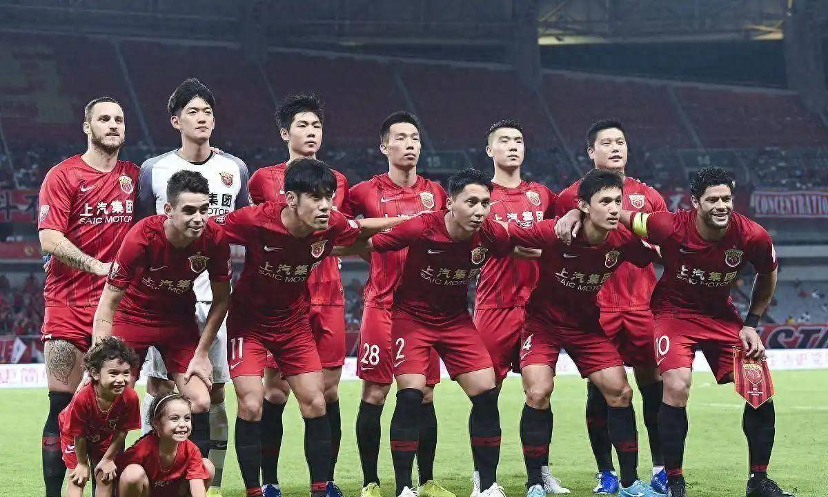 HTH-上海海港迎亚冠关键赛;今晨外线爆发;话题不断;团队化学反应显著(上海海港足球俱乐部亚冠最新消息)