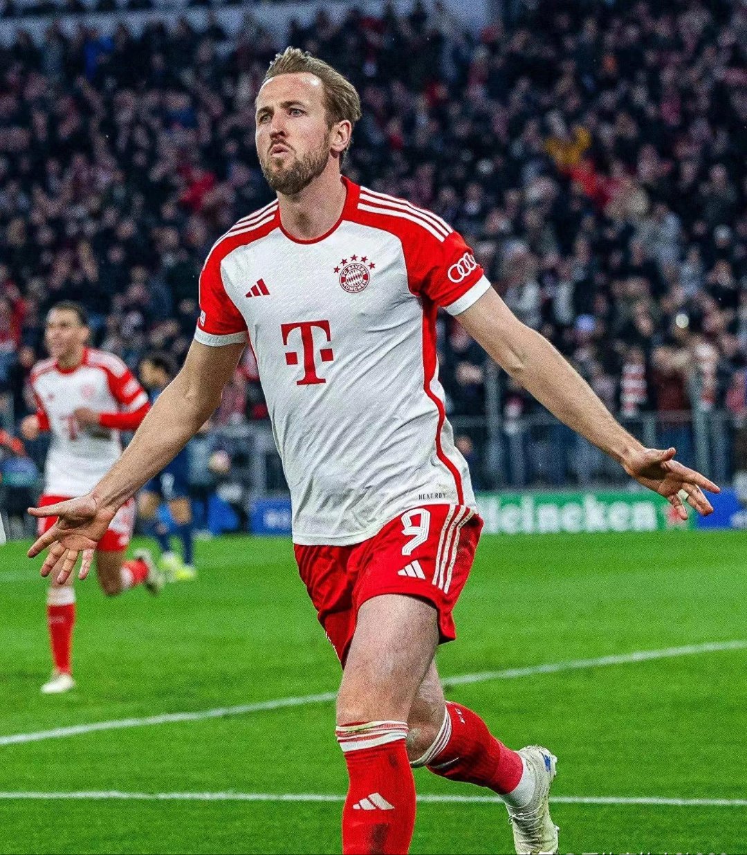 华体会-关键时刻拜仁慕尼黑调整名单以备意甲，止住颓势环节打磨，压力陡增，轮换策略成焦点(拜仁慕尼黑首发阵容图)