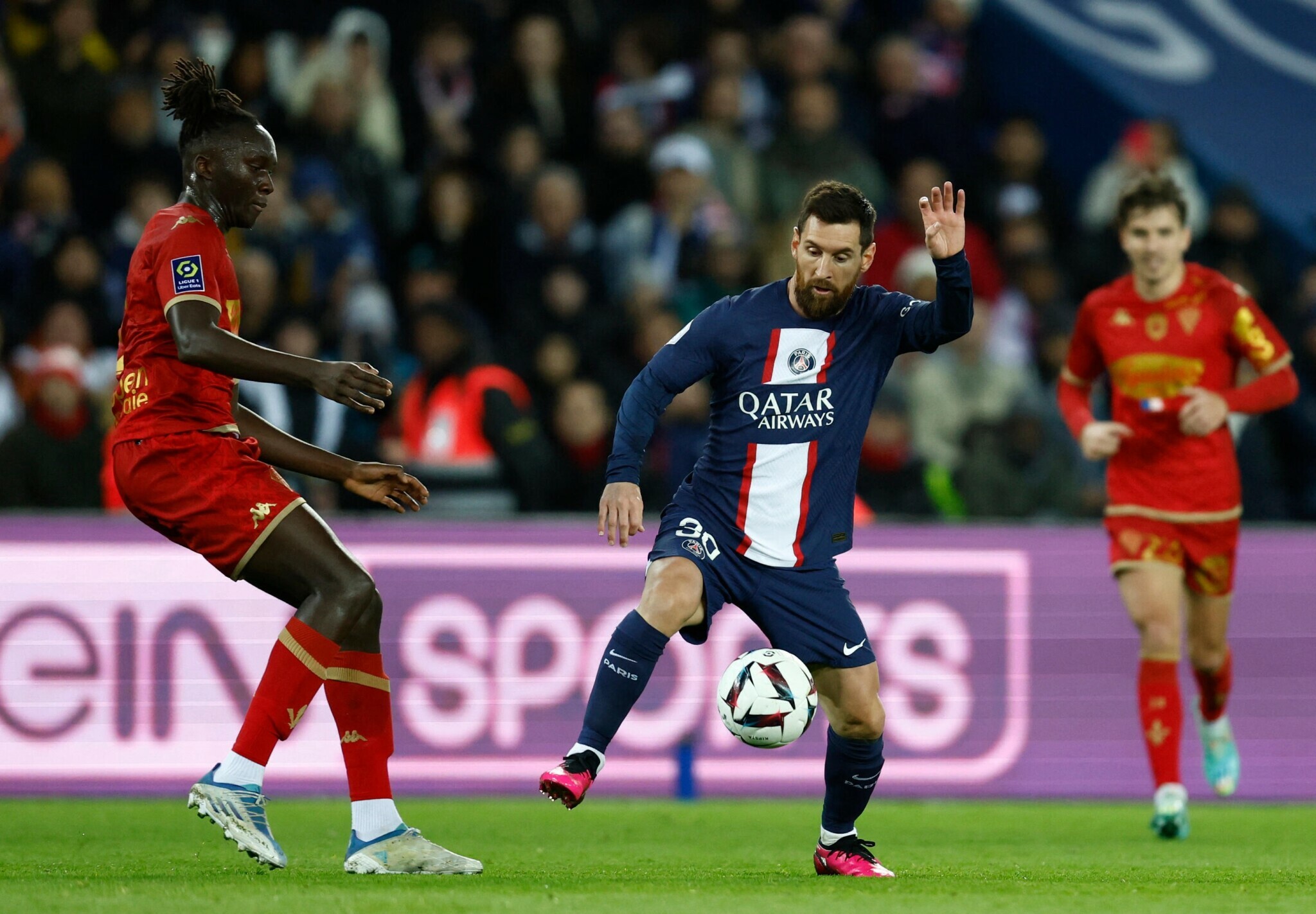 华体会-包含梅西回归赛场，连败首场状态亮眼，巴黎圣日耳曼观众沸腾！的词条